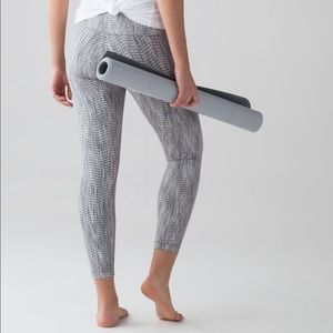 Lululemon Wunder Under Hi-Rise 7/8 Tight *25"
Luon